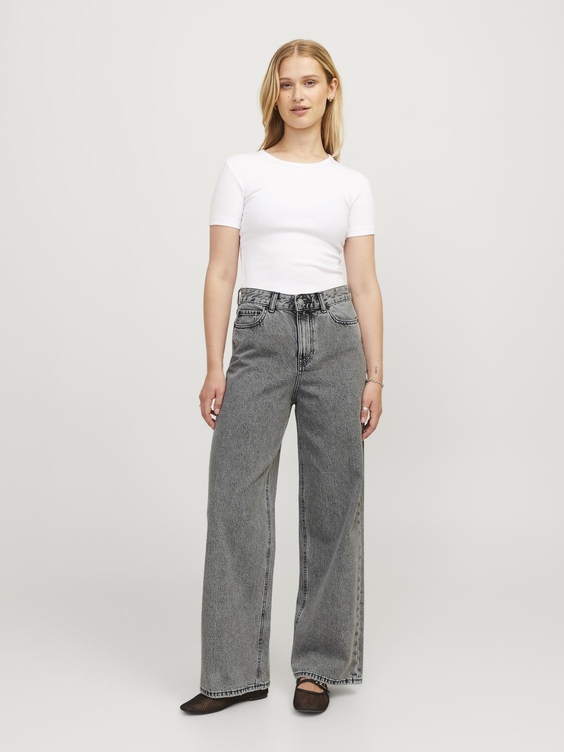 model_shot-front_full